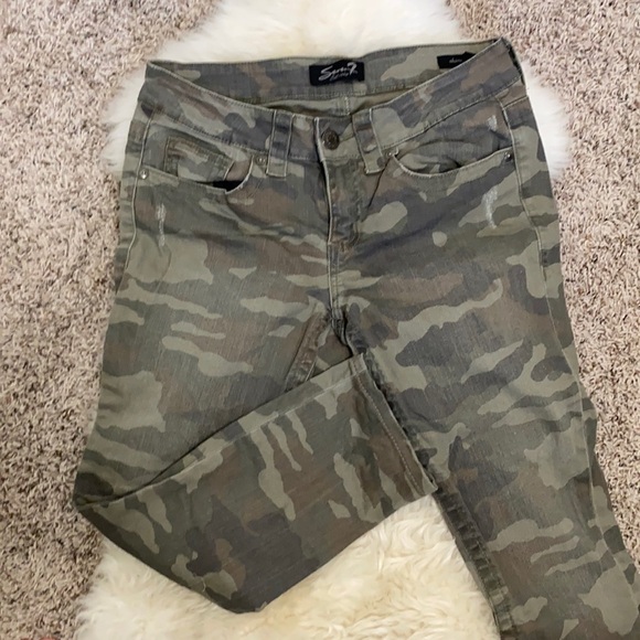 Seven7 Skinny faded camo jeans. - Picture 1 of 3